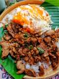 ข้าวหมูทอดกระเทียมพริกไทย