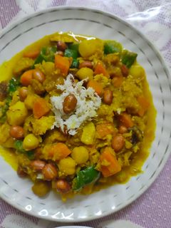 গাজরের মিক্সড সবজি (Gajorer Mixed Sabji recipe in Bengali) রেসিপির প্রধান ছবি