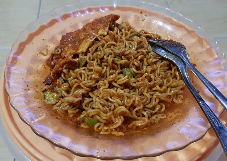 Balado indomi telor goreng pete