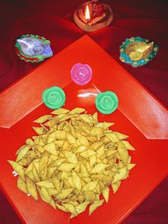 मसाला निमकी (masala nimki recipe in Hindi) रेसिपी मुख्य फोटो