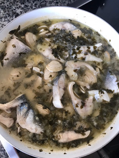 Una foto de Pescado en salsa verde