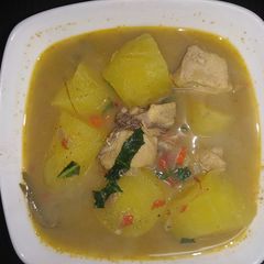 A picture of Chicken pepper soup with sweet potato.