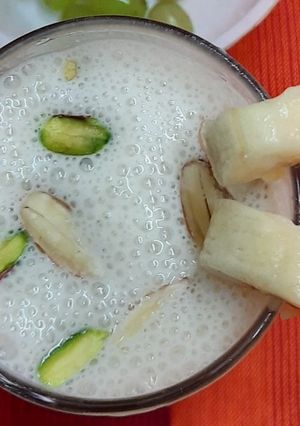 কলা দিয়ে স্মুদি (Banana smoothie recipe in bengali) রেসিপির প্রধান ছবি