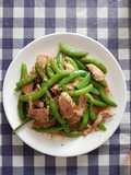 ผัดถั่วลันเตาอกไก่ค่ะ เมนูที่ทานแล้วดีต่อสุขภาพค่ะ