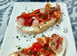 Foto principal de Montadito de salazones con queso finas hierbas
