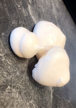 Une photo de Meringues aux fraises des bois