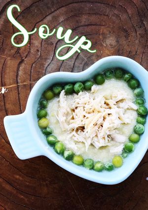 Hình của món Soup đậu hà lan ức gà xé hạt sen.