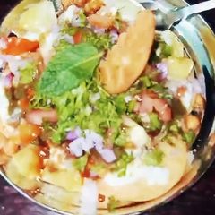 A picture of Papadi Aloo Chaat.