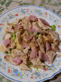Una foto de Ensalada de pollo deliciosa