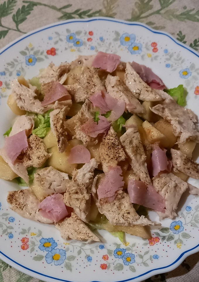 Una foto de Ensalada de pollo deliciosa