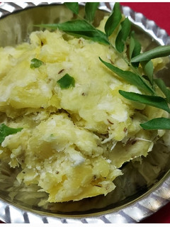மர வள்ளி கிழங்கு பொடிமாஸ்(tapioca podimas recipe in tamil) செய்முறை முக்கிய புகைப்படம்