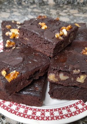Una foto de Brownie de banana y chocolate amargo sin azúcar