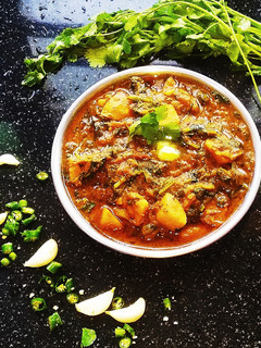 आलू पालक की सब्ज़ी (Aloo Palak ki sabzi recipe in hindi) रेसिपी मुख्य फोटो