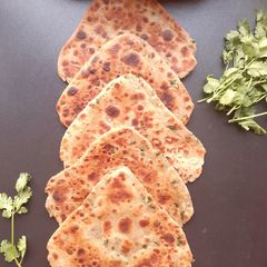 A picture of Jowar Coriander Paratha.