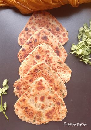 A picture of Jowar Coriander Paratha.
