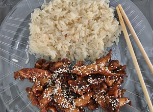 Una foto de POLLO TERIYAKI 🍗 🍜