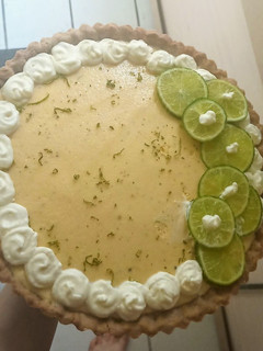 A picture of (no key) lime pie.