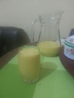 A picture of Mango-banana smoothie.