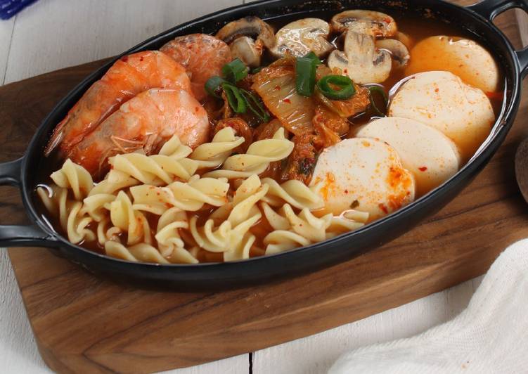 Sup Kimchi Udang with Fusilli