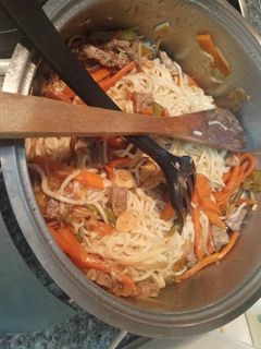 Una foto de Noodles con ternera y verduras 😋