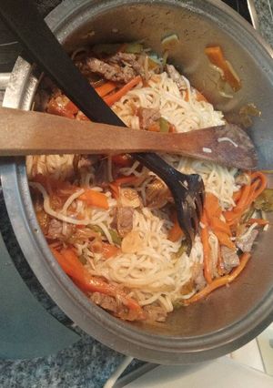 Una foto de Noodles con ternera y verduras 😋