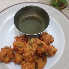 A picture of Moong dal pakodi.