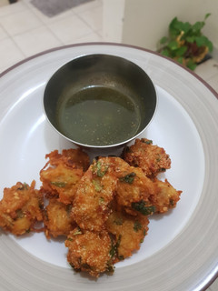 A picture of Moong dal pakodi.
