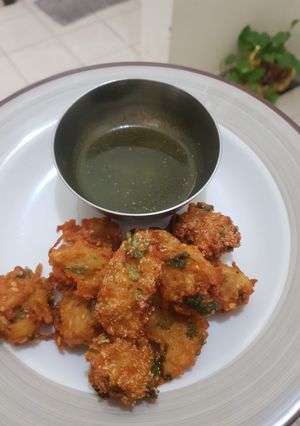 A picture of Moong dal pakodi.