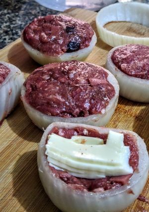 Una foto de AROS De Cebolla,🌰🐏 rellenos con Carne de Cordero...!