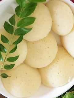 रवा इडली (Rava idli recipe in Hindi) रेसिपी मुख्य फोटो