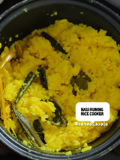 Foto resep Nasi kuning rice cooker