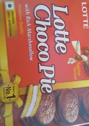 A picture of Lotte choc pie.