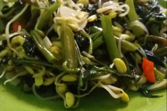 Resep Tumis kangkung campur kecambah kedelai😅, Menggugah Selera