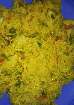 हैदराबादी वेज बिरयानी(Hyderabadi veg biryani recipe in Hindi) रेसिपी मुख्य फोटो