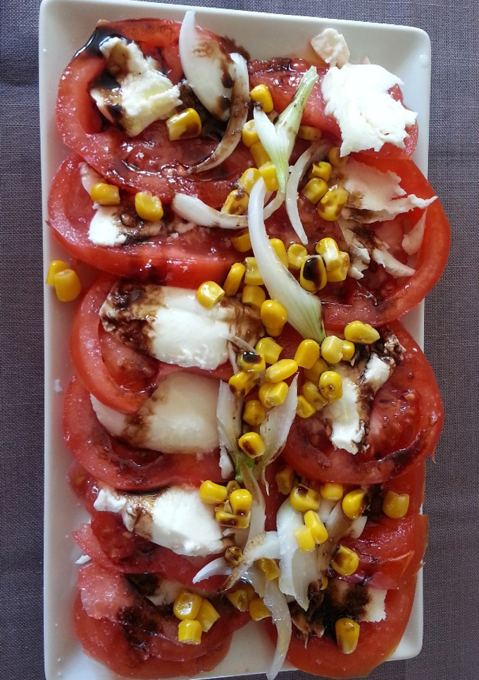Una foto de Tomate con mozzarella🍅