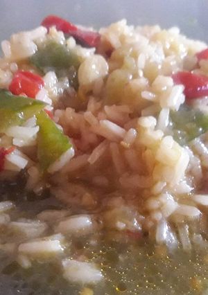 Una foto de Salteado de verduras con arroz