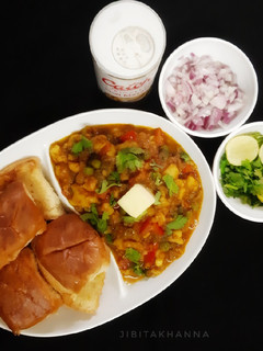 A picture of Pav Bhaji.