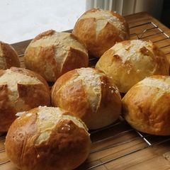 A picture of Pretzel Buns.