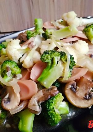 Foto resep Oseng Brokoli Kembang Kol Sosis