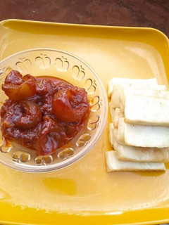 A picture of Fried yam and palm oil sauce.