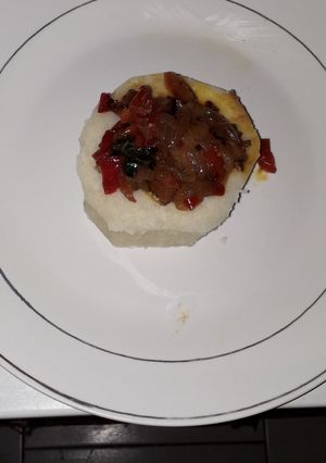 A picture of White yam sauce.