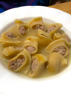 Una foto de Sopa de galets 🫕🥩