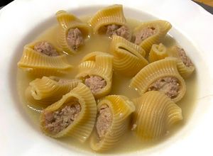 Una foto de Sopa de galets 🫕🥩