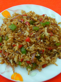 चाइनीज फ्राइड राइस (chinese fried rice recipe in hindi) रेसिपी मुख्य फोटो