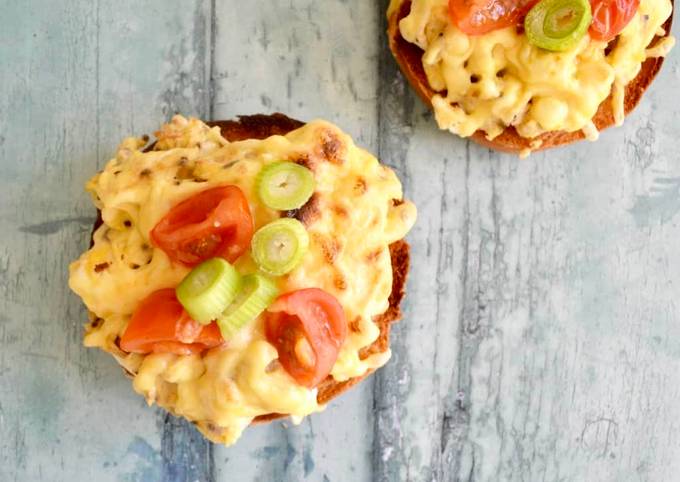 Simple Way to Make Super Quick Homemade Egg &amp; Tomato Bagel Melts