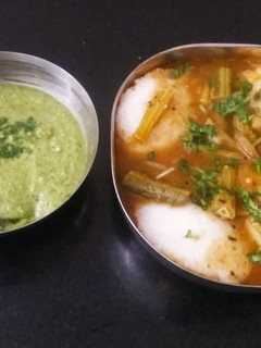 A picture of Kanjipuram idli sambhar.