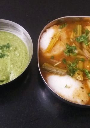 A picture of Kanjipuram idli sambhar.