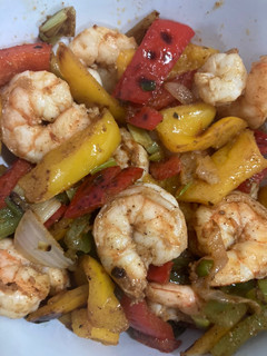 Una foto de Keto Camarones con pimientos