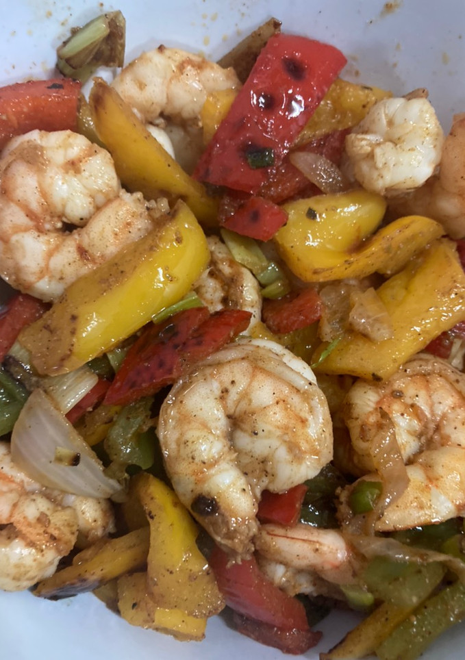 Una foto de Keto Camarones con pimientos