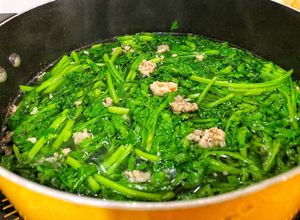 Hình của món Canh Rau Tần Ô Nấu Thịt Băm.